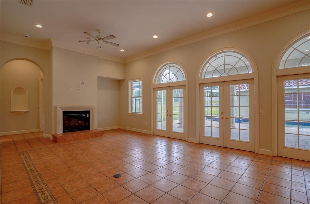 769 N LAKESHORE BLVD