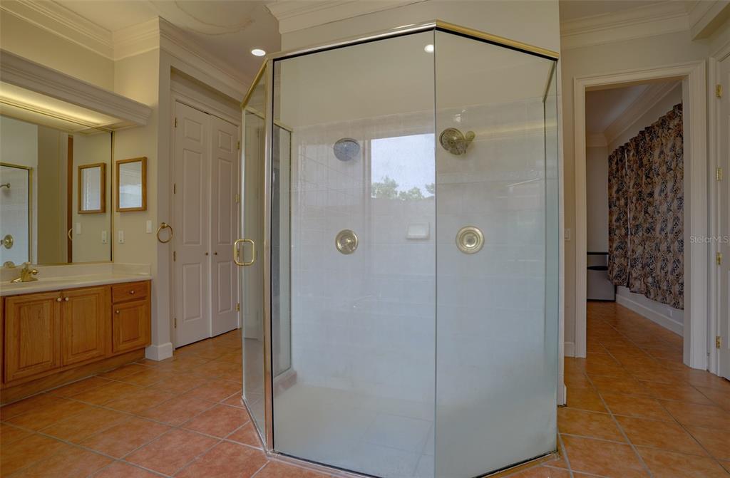 769 N LAKESHORE BLVD