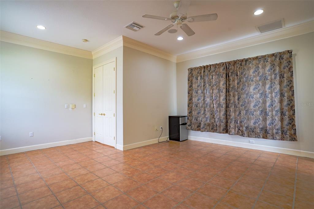 769 N LAKESHORE BLVD