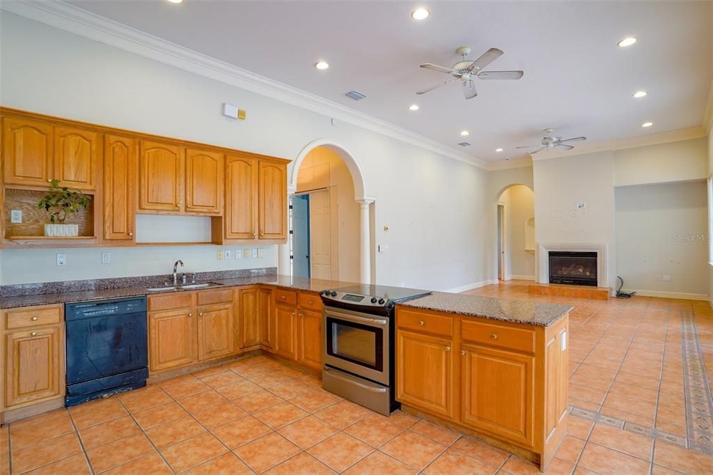 769 N LAKESHORE BLVD