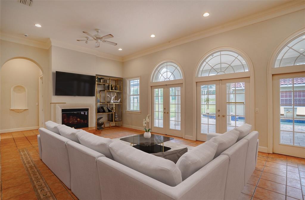 769 N LAKESHORE BLVD