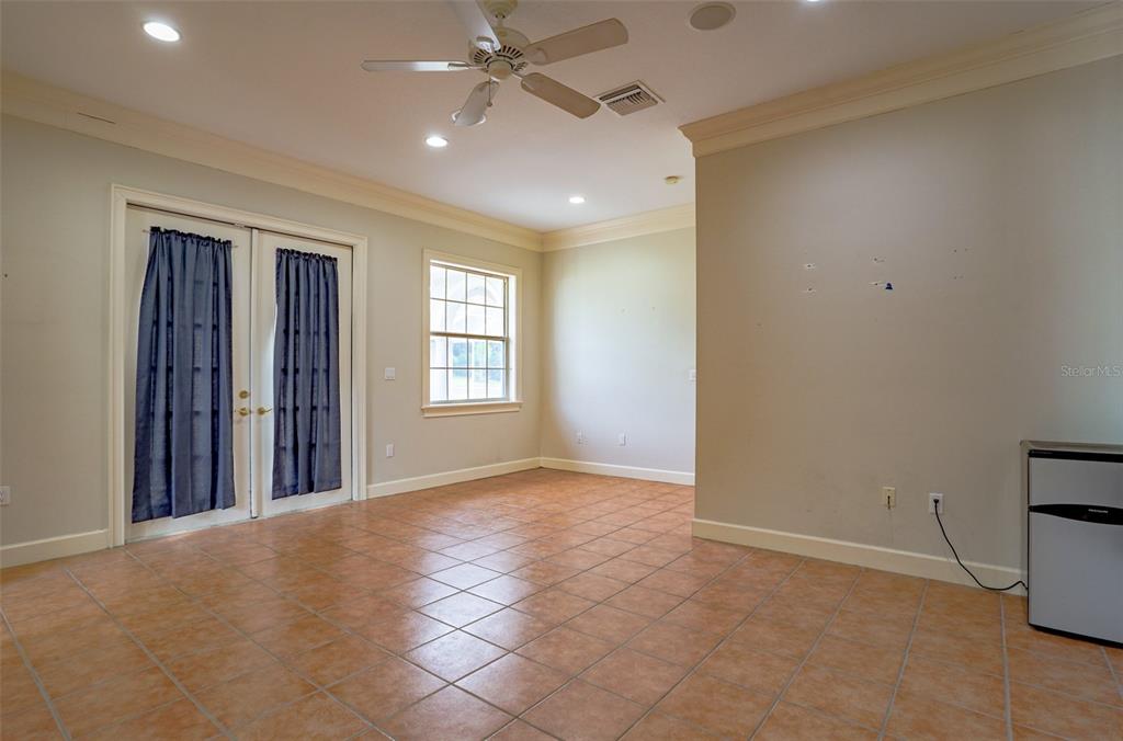 769 N LAKESHORE BLVD