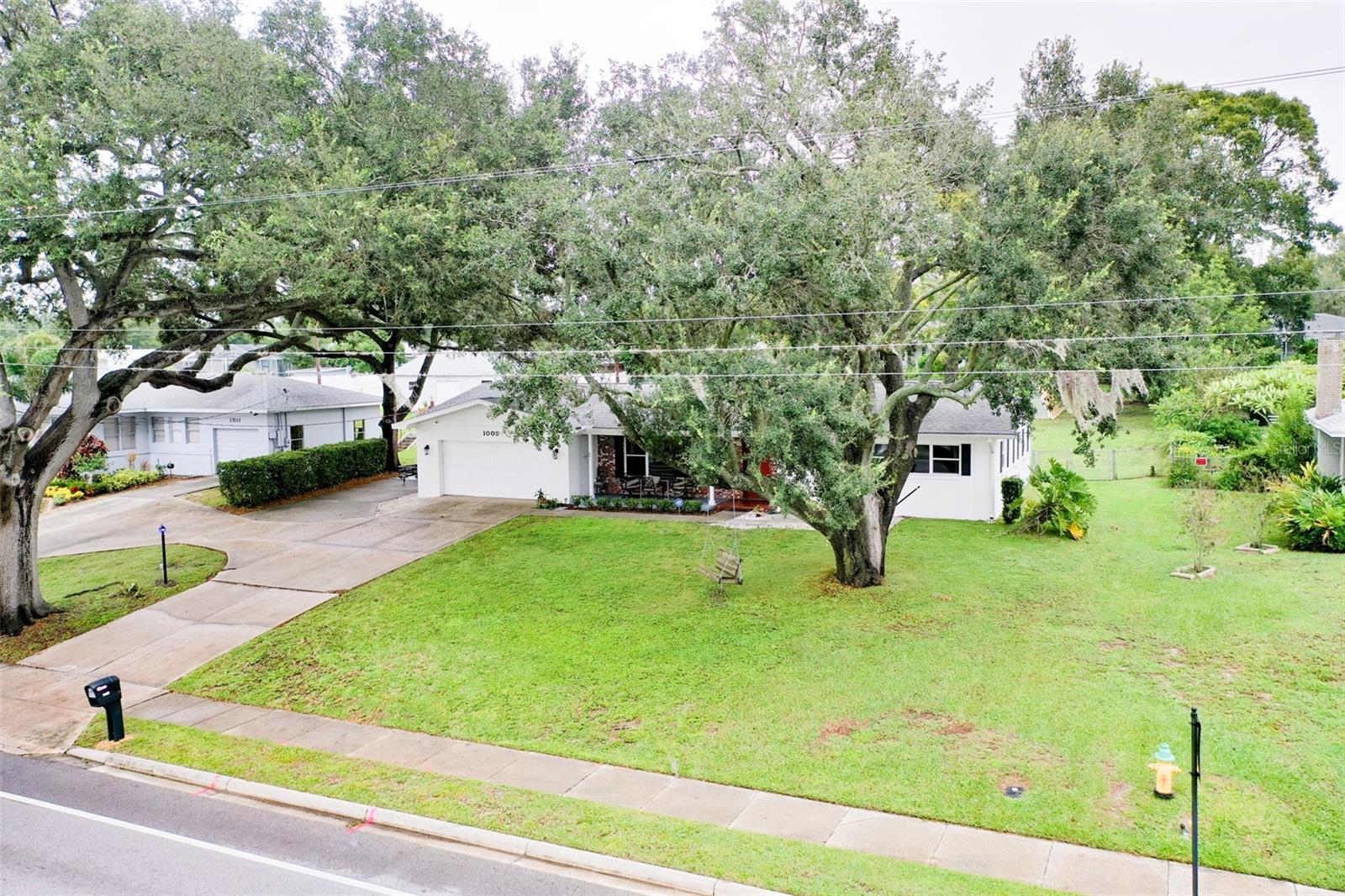 1009 N LAKE HOWARD DR