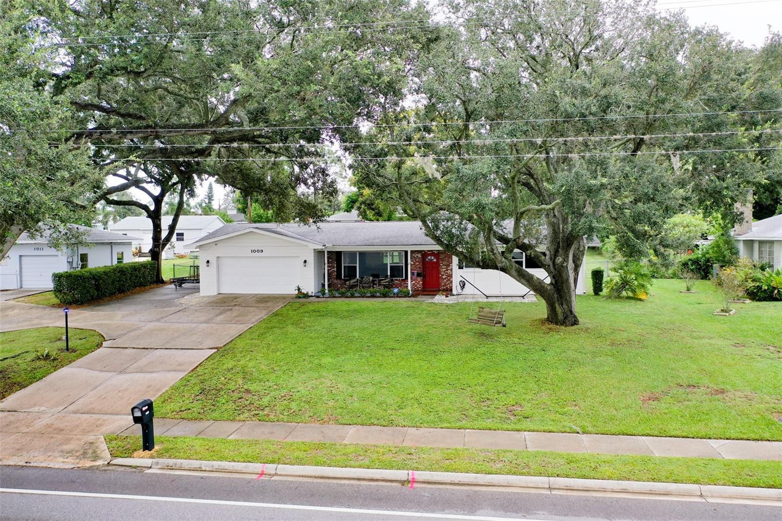 1009 N LAKE HOWARD DR