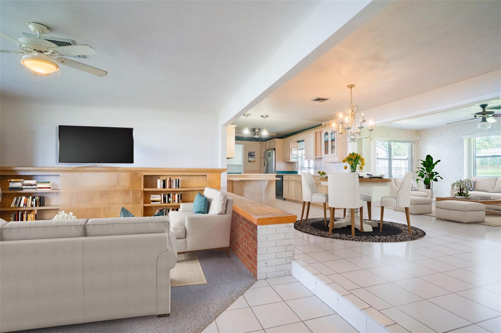 1009 N LAKE HOWARD DR