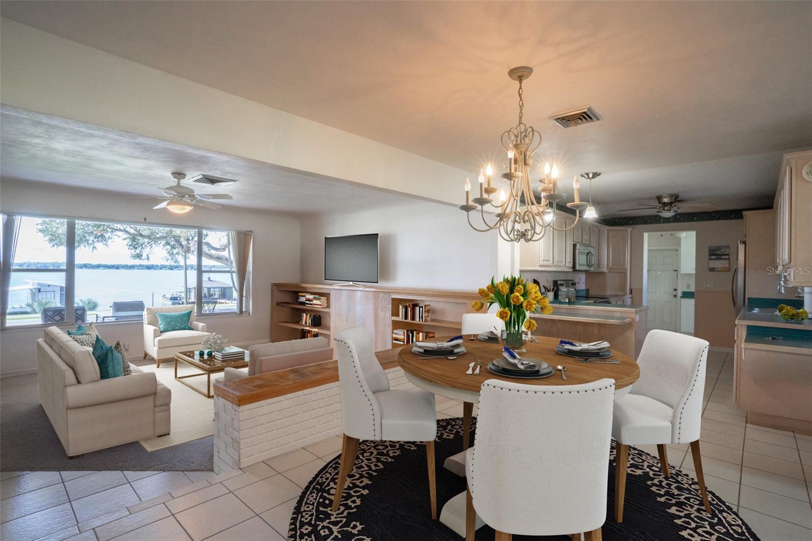 1009 N LAKE HOWARD DR