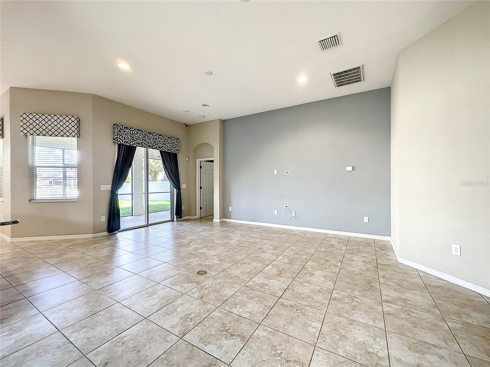 8316 WILLOW BEACH DR