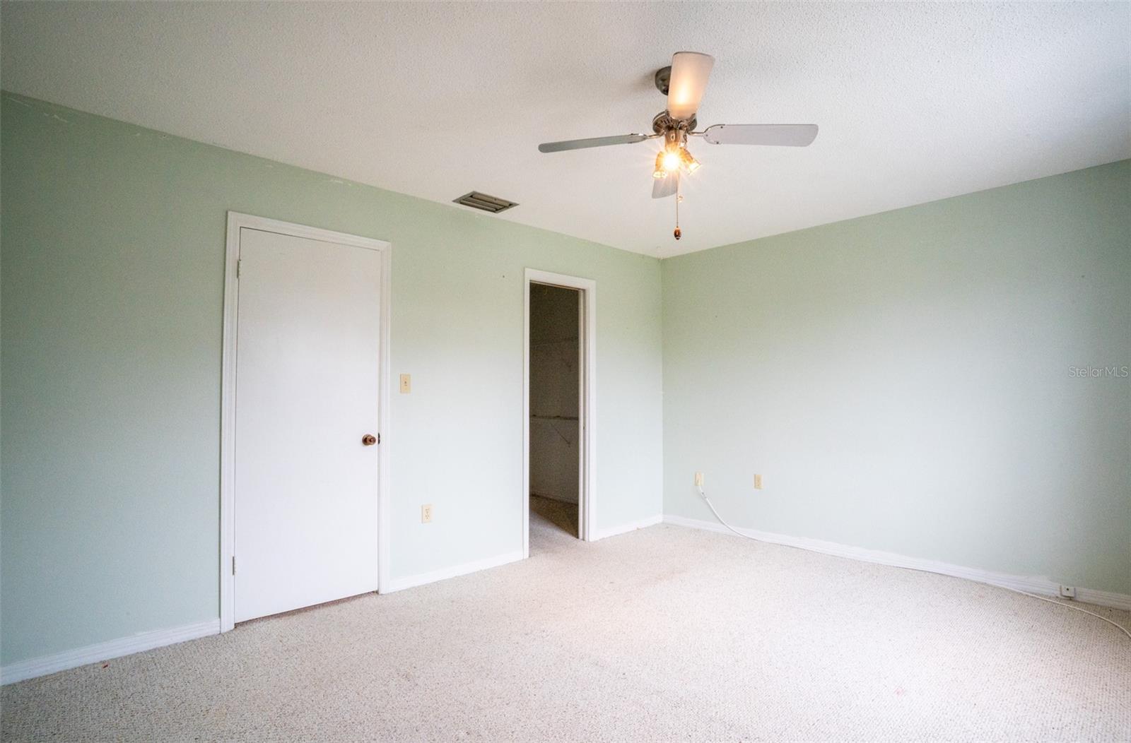 689 LAKE HOWARD DR NW #4E