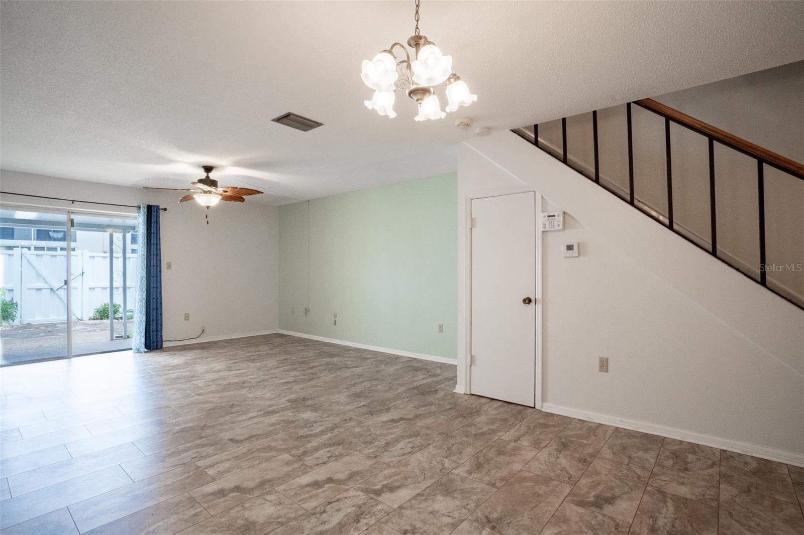 689 LAKE HOWARD DR NW #4E