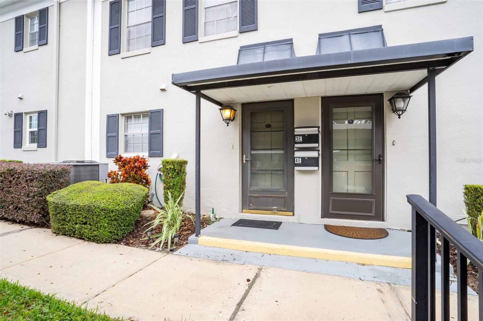 689 LAKE HOWARD DR NW #4E