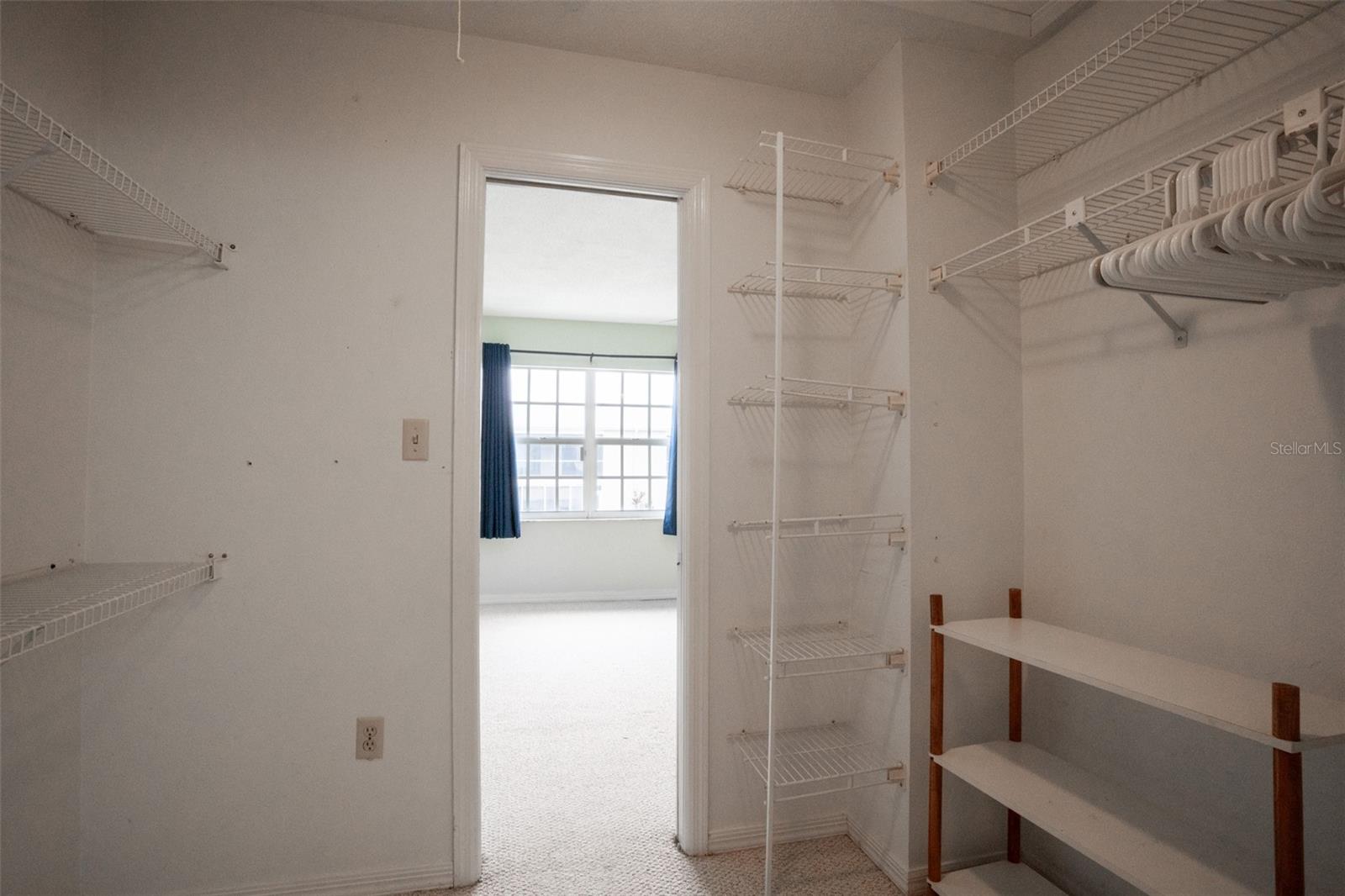 689 LAKE HOWARD DR NW #4E