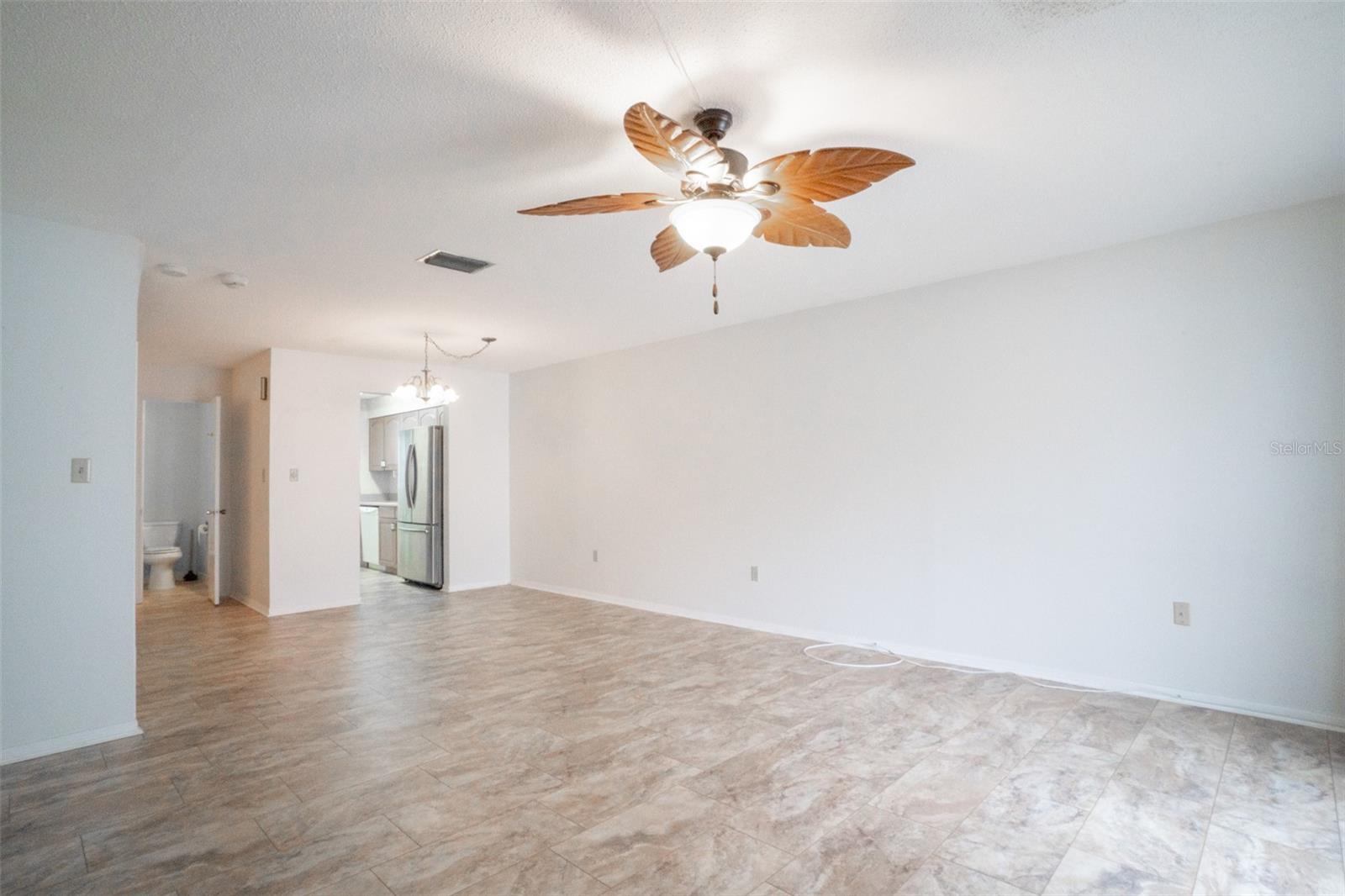 689 LAKE HOWARD DR NW #4E