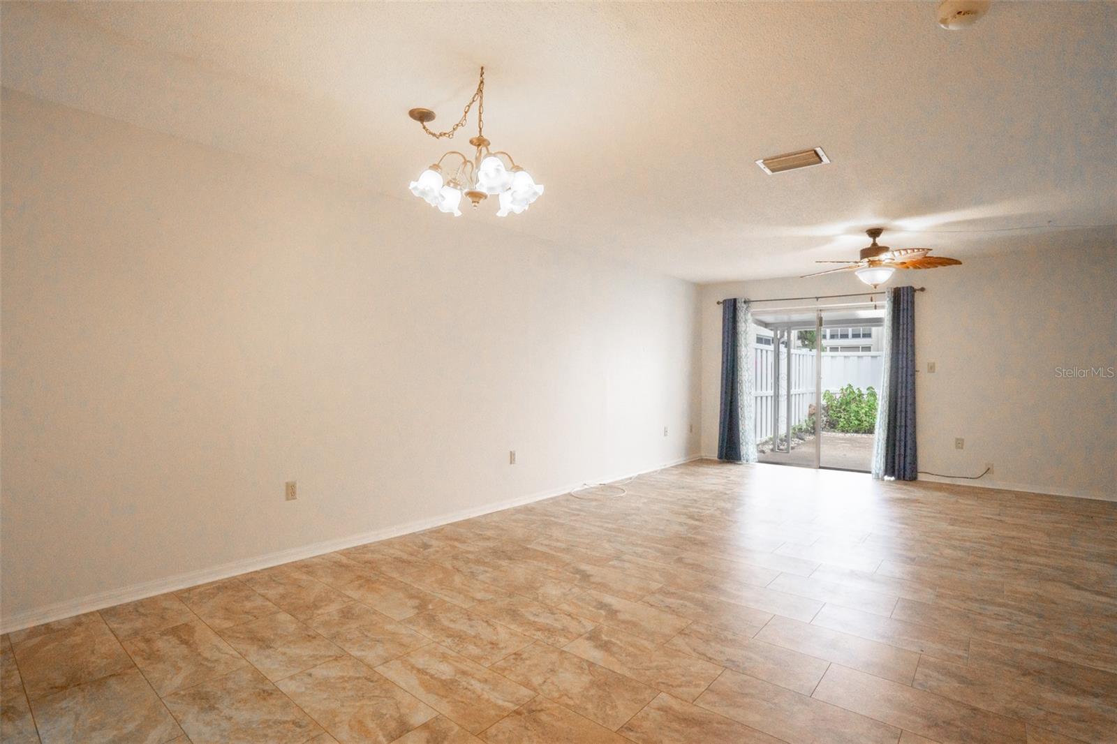 689 LAKE HOWARD DR NW #4E