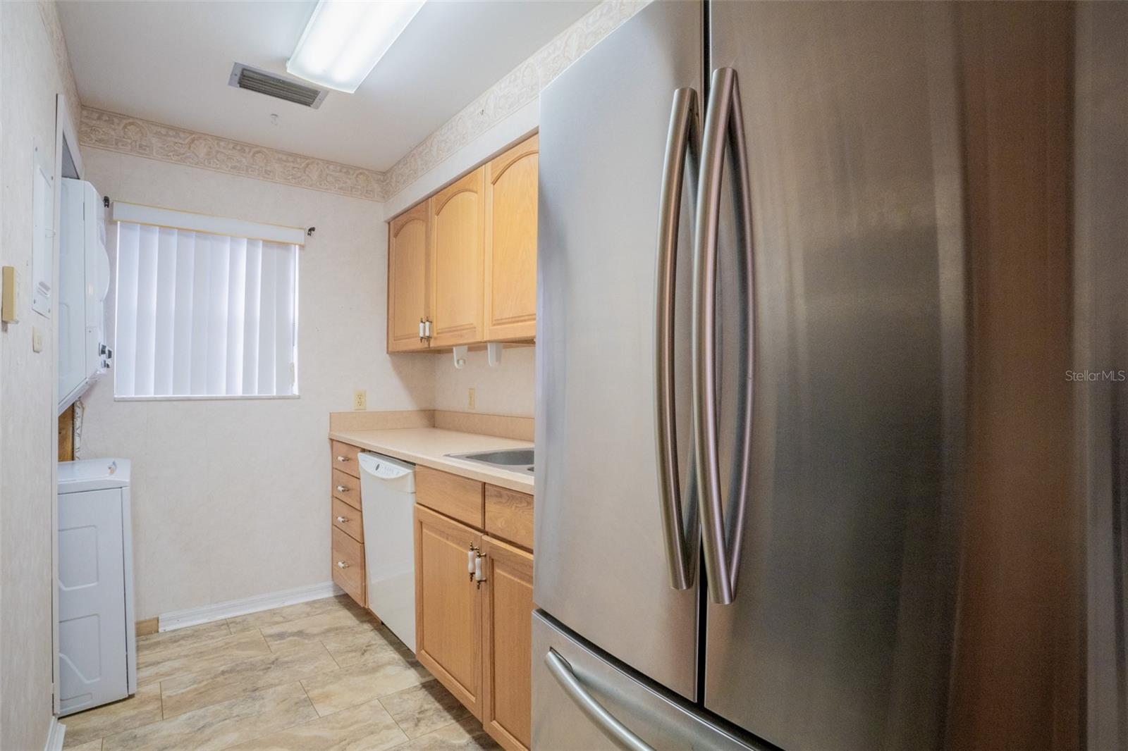 689 LAKE HOWARD DR NW #4E