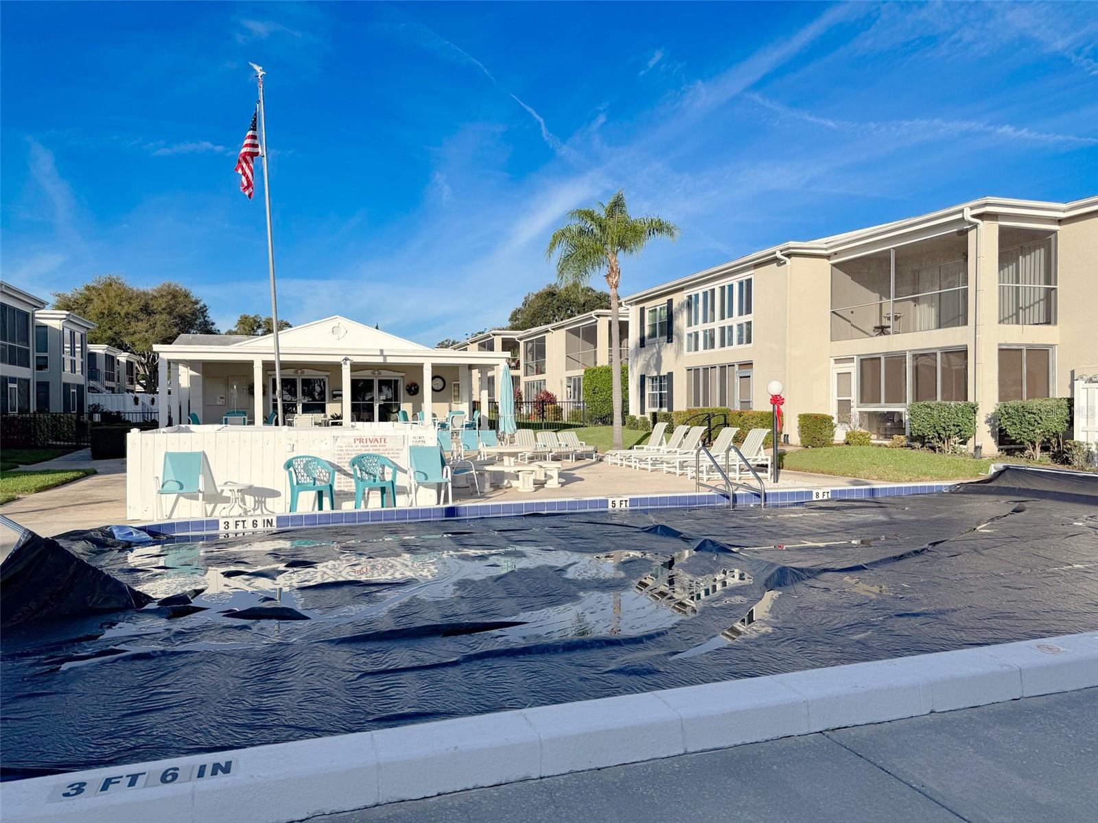 689 LAKE HOWARD DR NW #4E