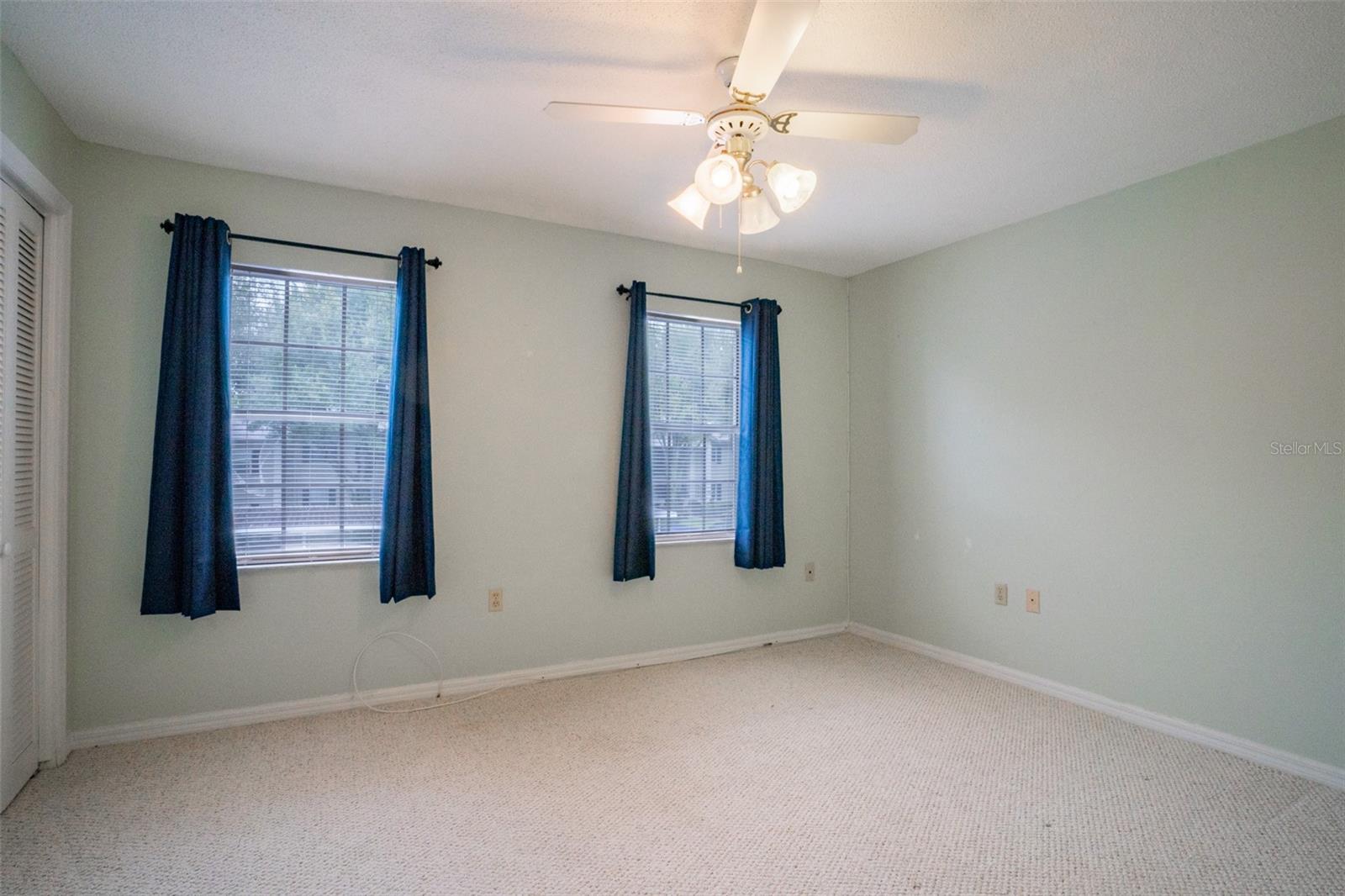 689 LAKE HOWARD DR NW #4E