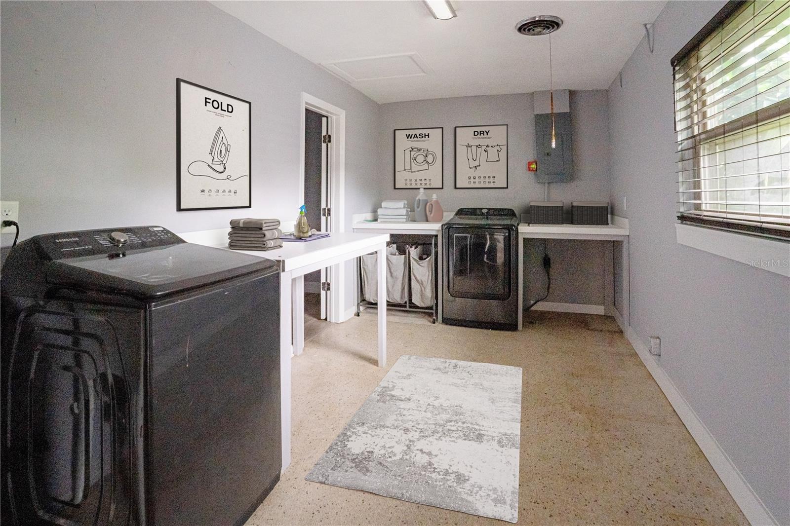 1430 LAKE BONNY DR W