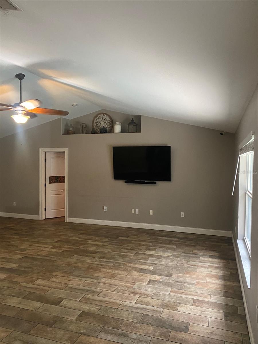 5960 WHITE TAIL LOOP