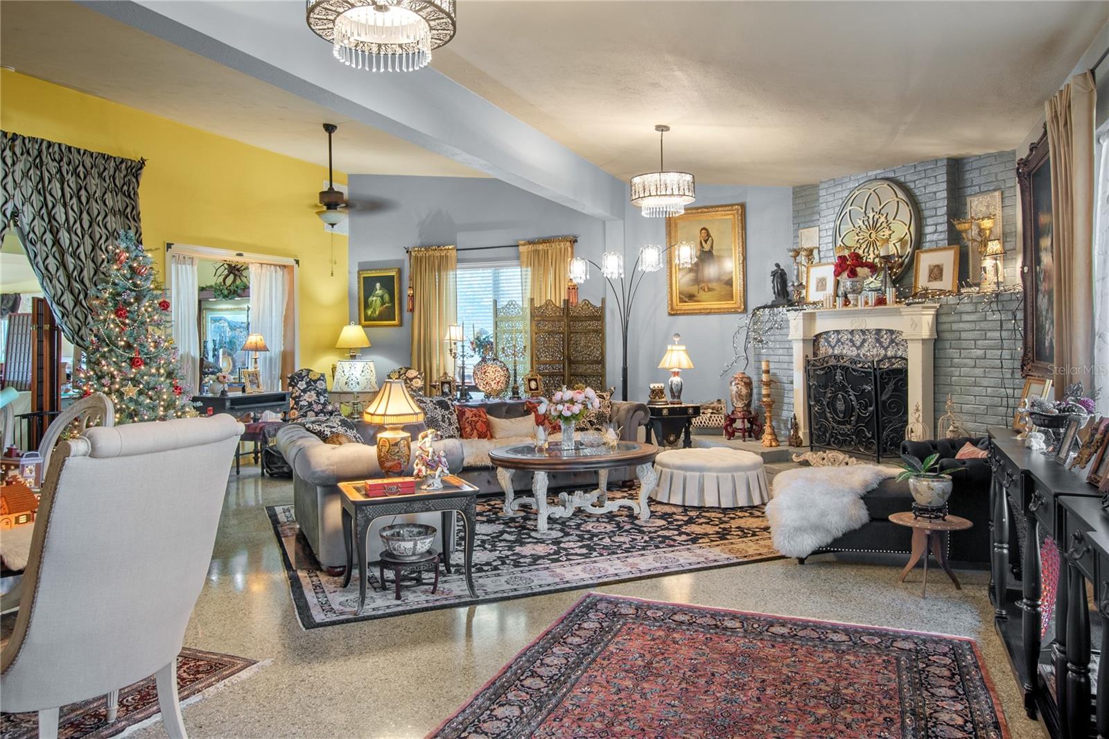 1301 S LAKE STARR BLVD