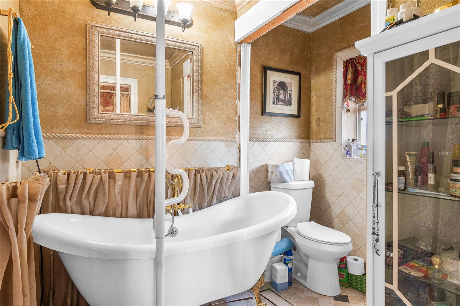 1301 S LAKE STARR BLVD