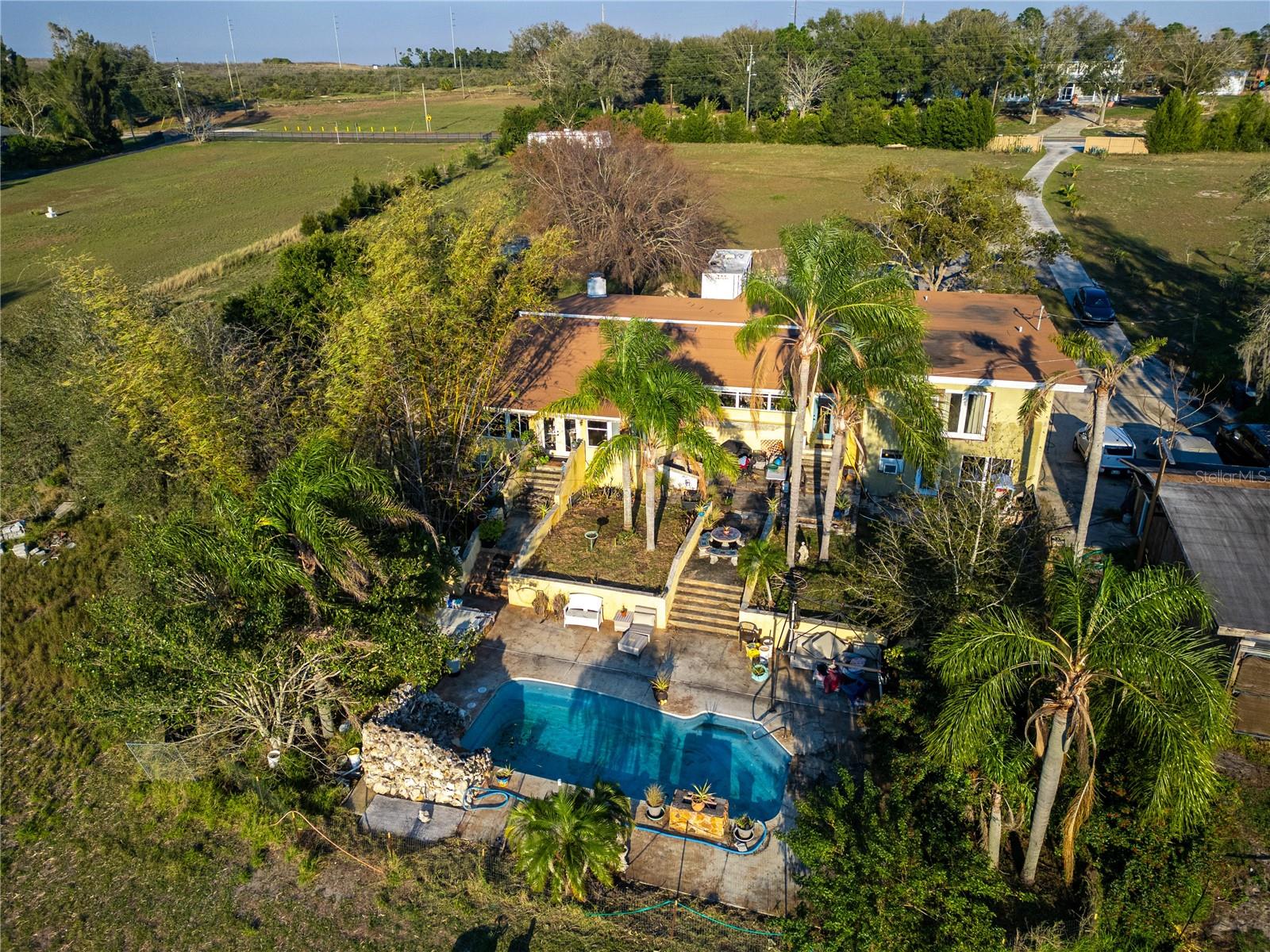 1301 S LAKE STARR BLVD