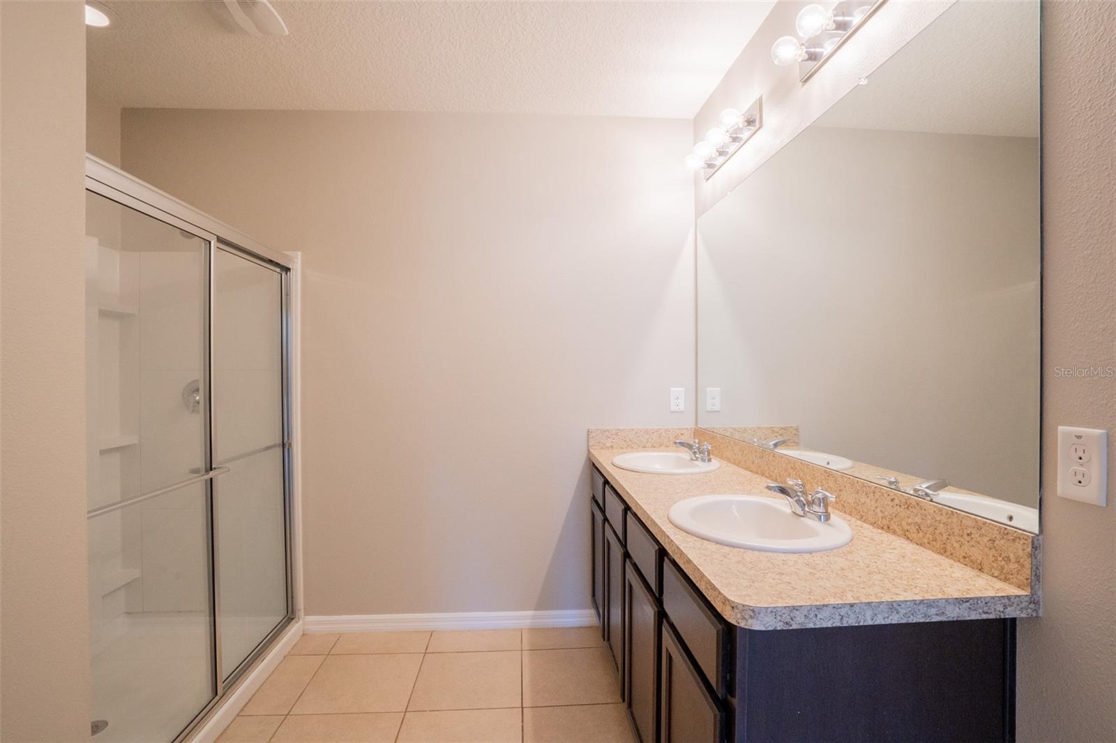 1760 JACKSON OAKS DR