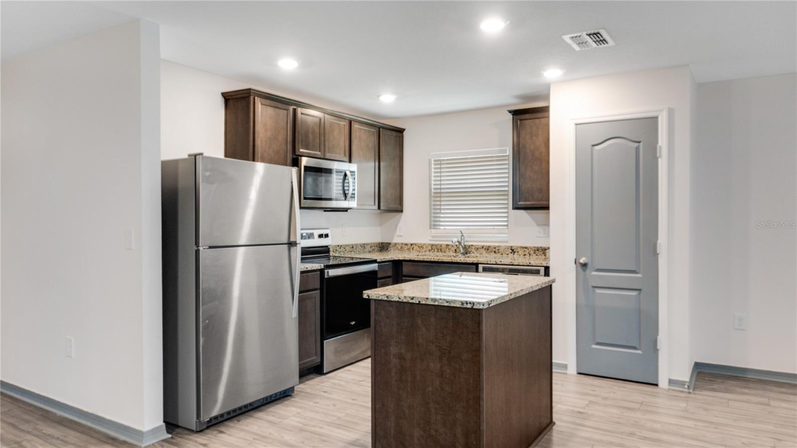 2053 AMBER SWEET CIR