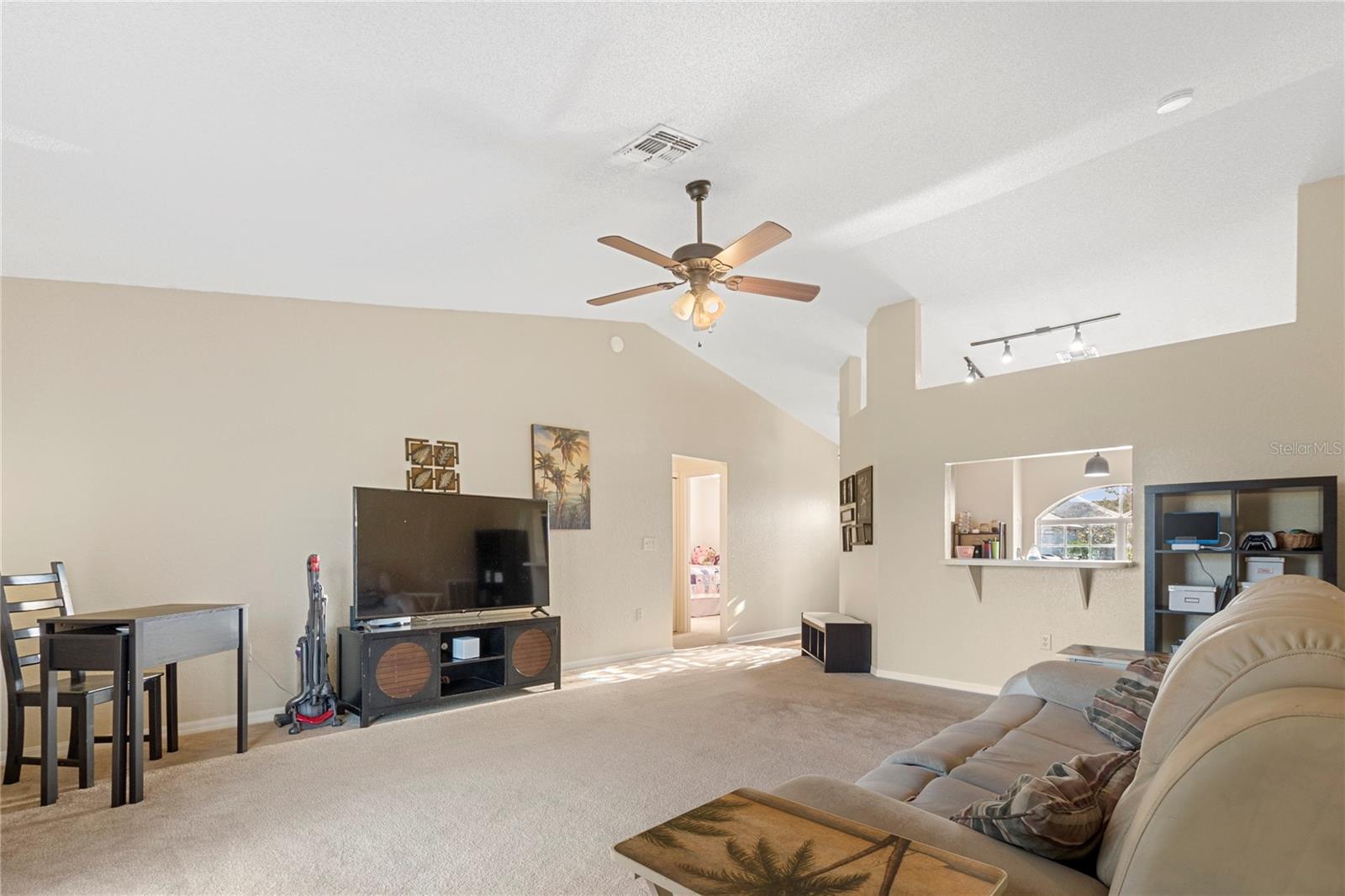 949 HIGHLAND CREST CIR