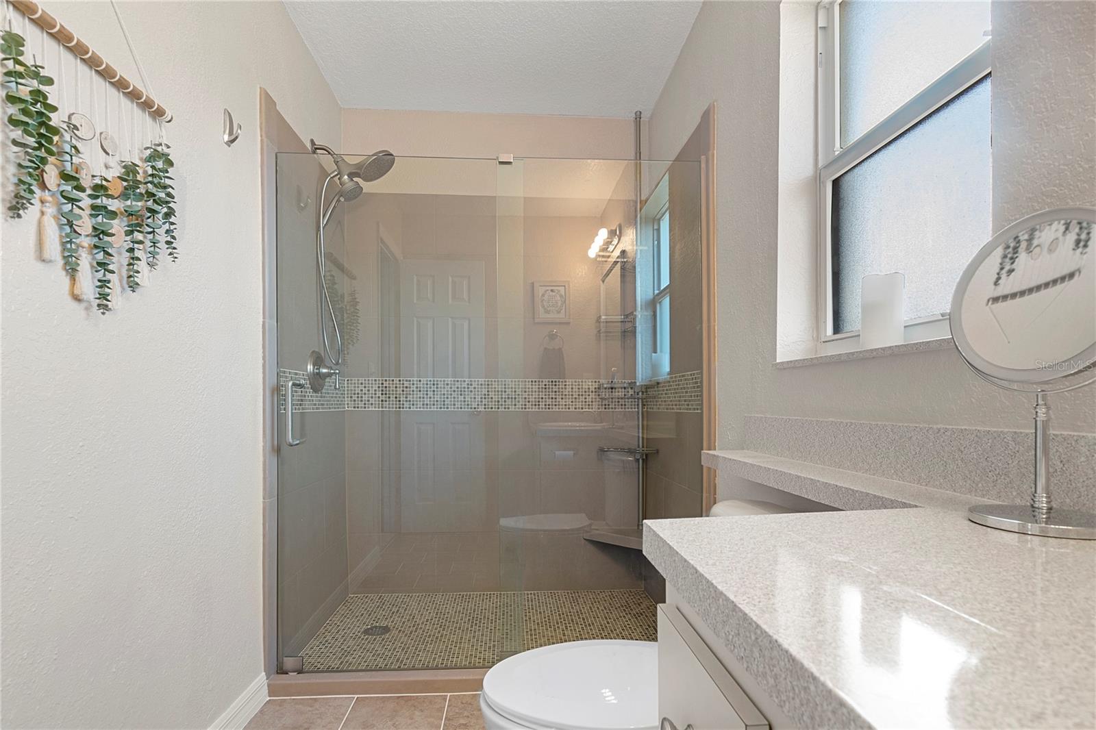 949 HIGHLAND CREST CIR