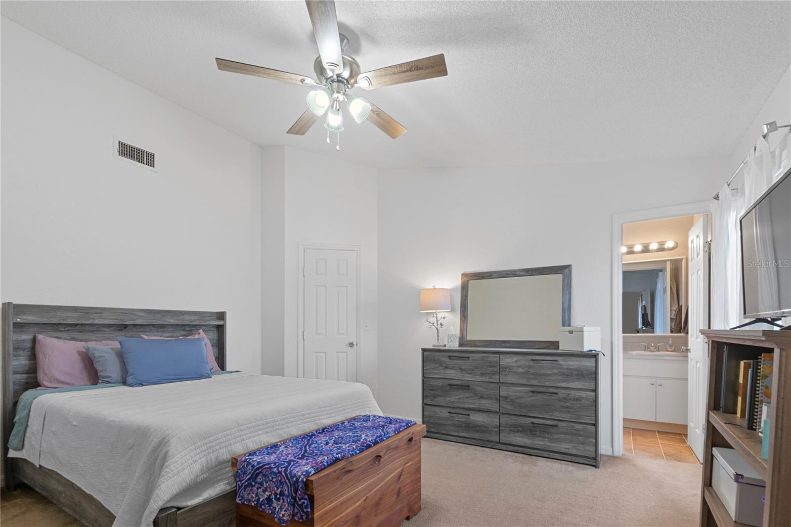 949 HIGHLAND CREST CIR