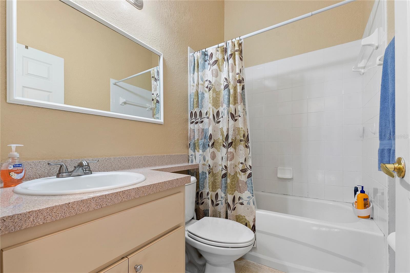 949 HIGHLAND CREST CIR