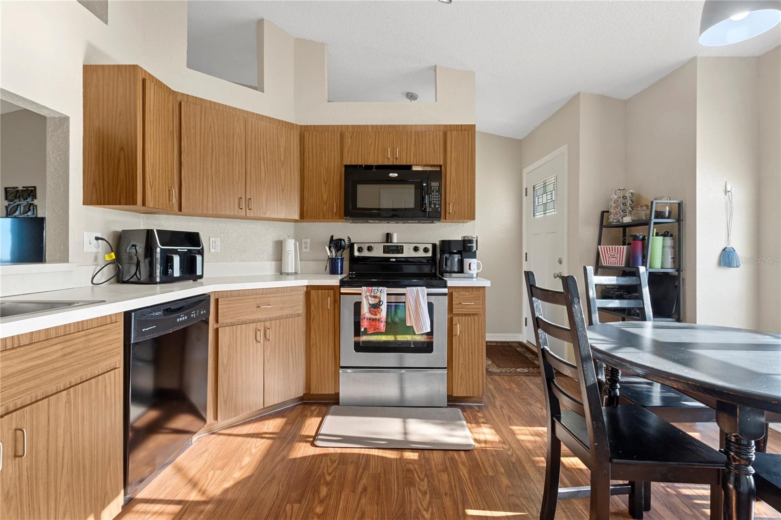 949 HIGHLAND CREST CIR