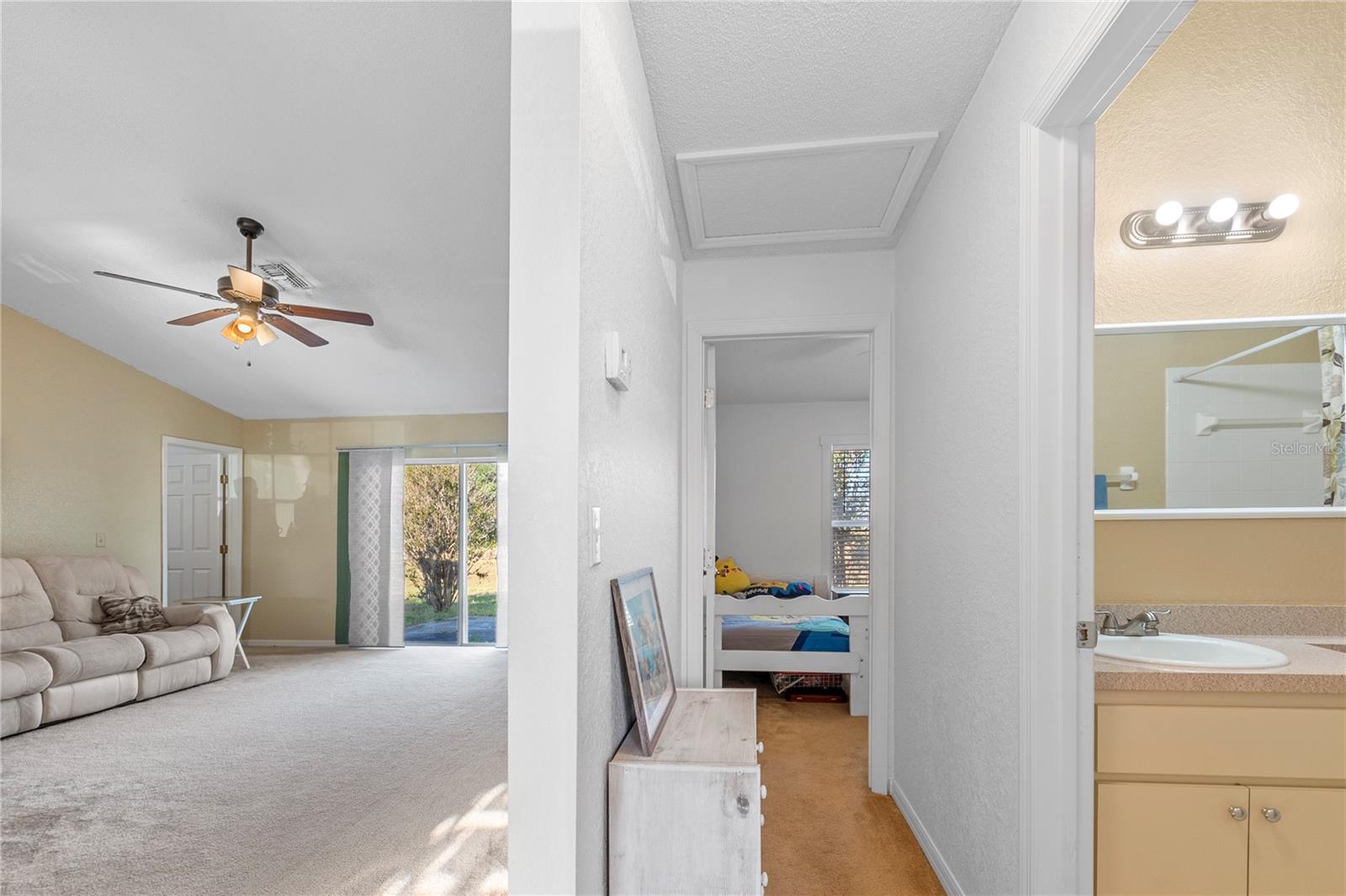 949 HIGHLAND CREST CIR