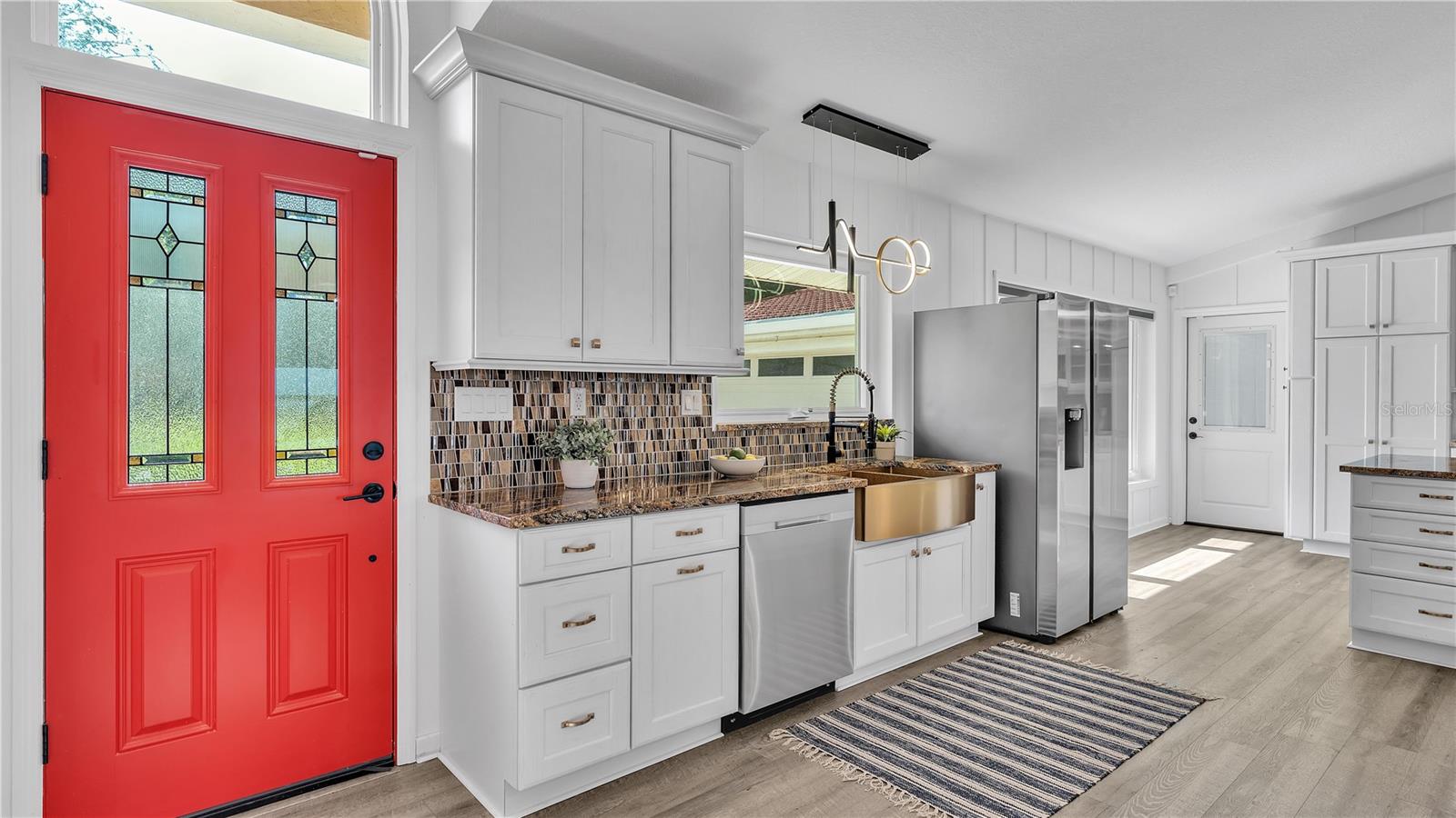 1250 W LAKE HAMILTON DR