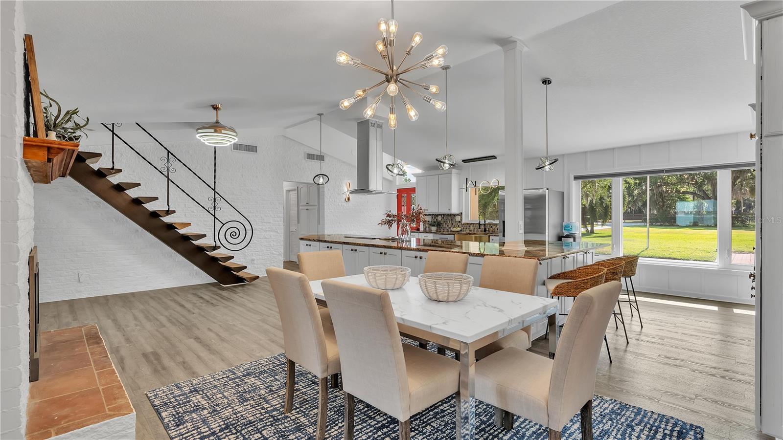 1250 W LAKE HAMILTON DR