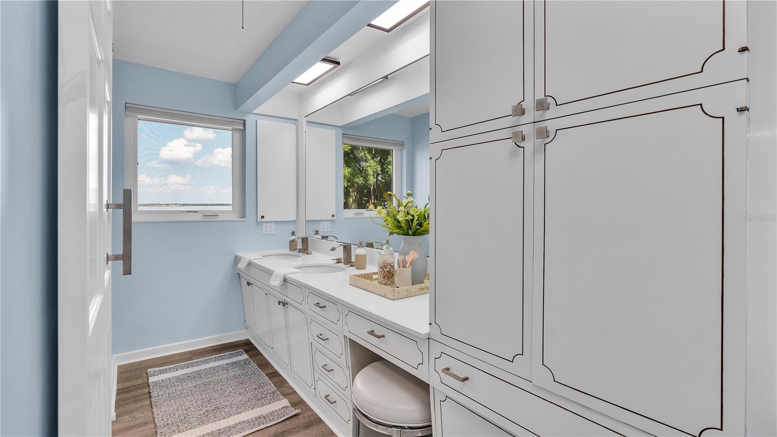 1250 W LAKE HAMILTON DR