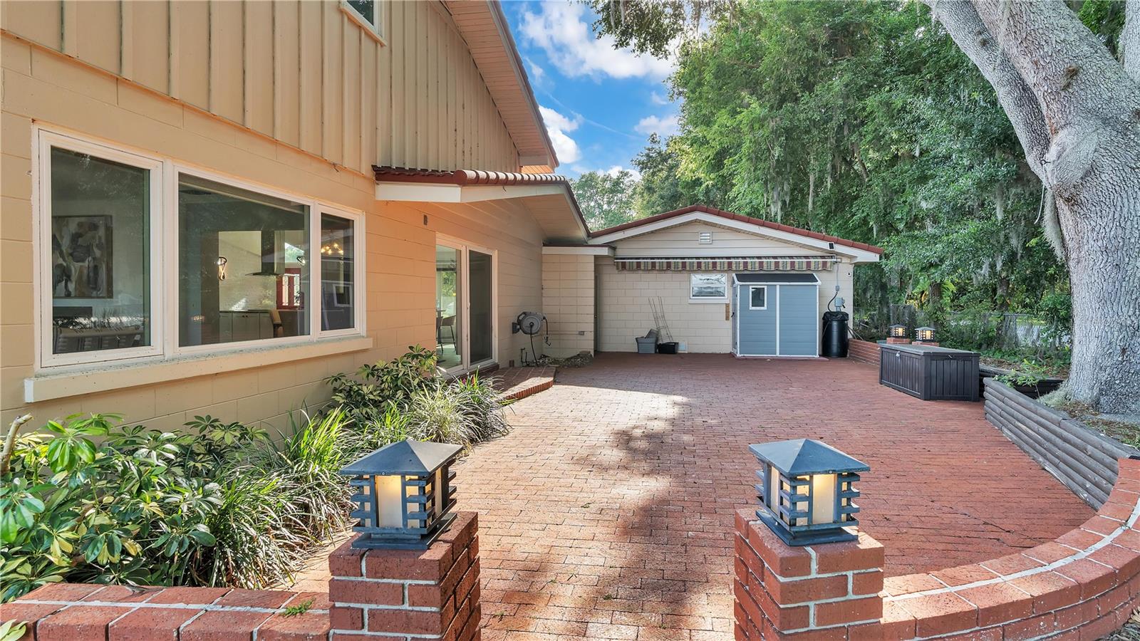 1250 W LAKE HAMILTON DR