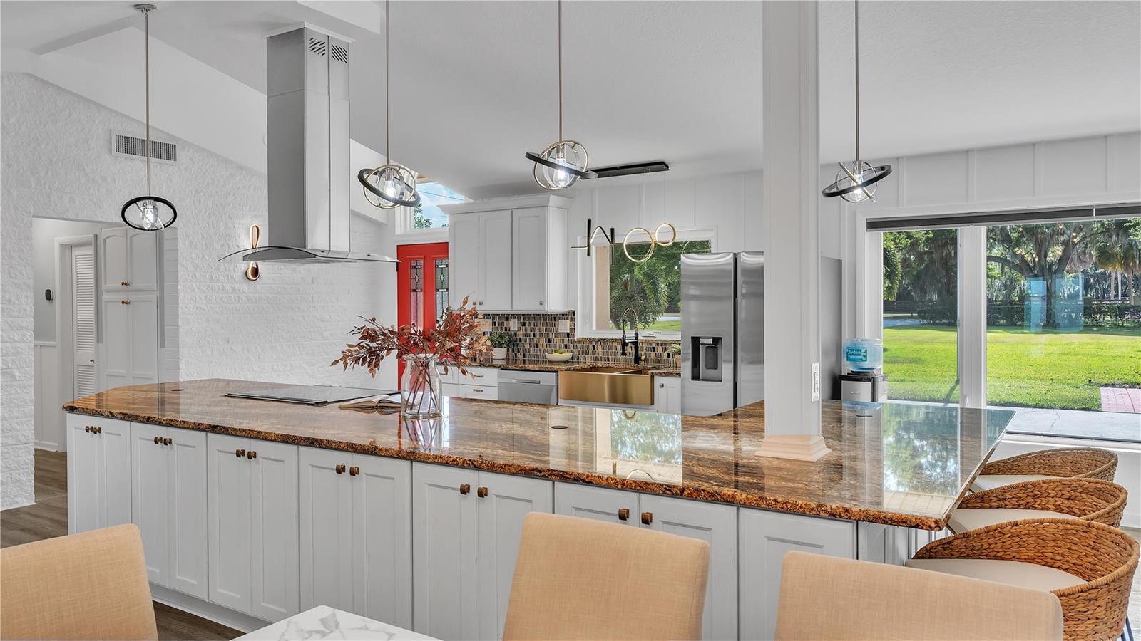 1250 W LAKE HAMILTON DR