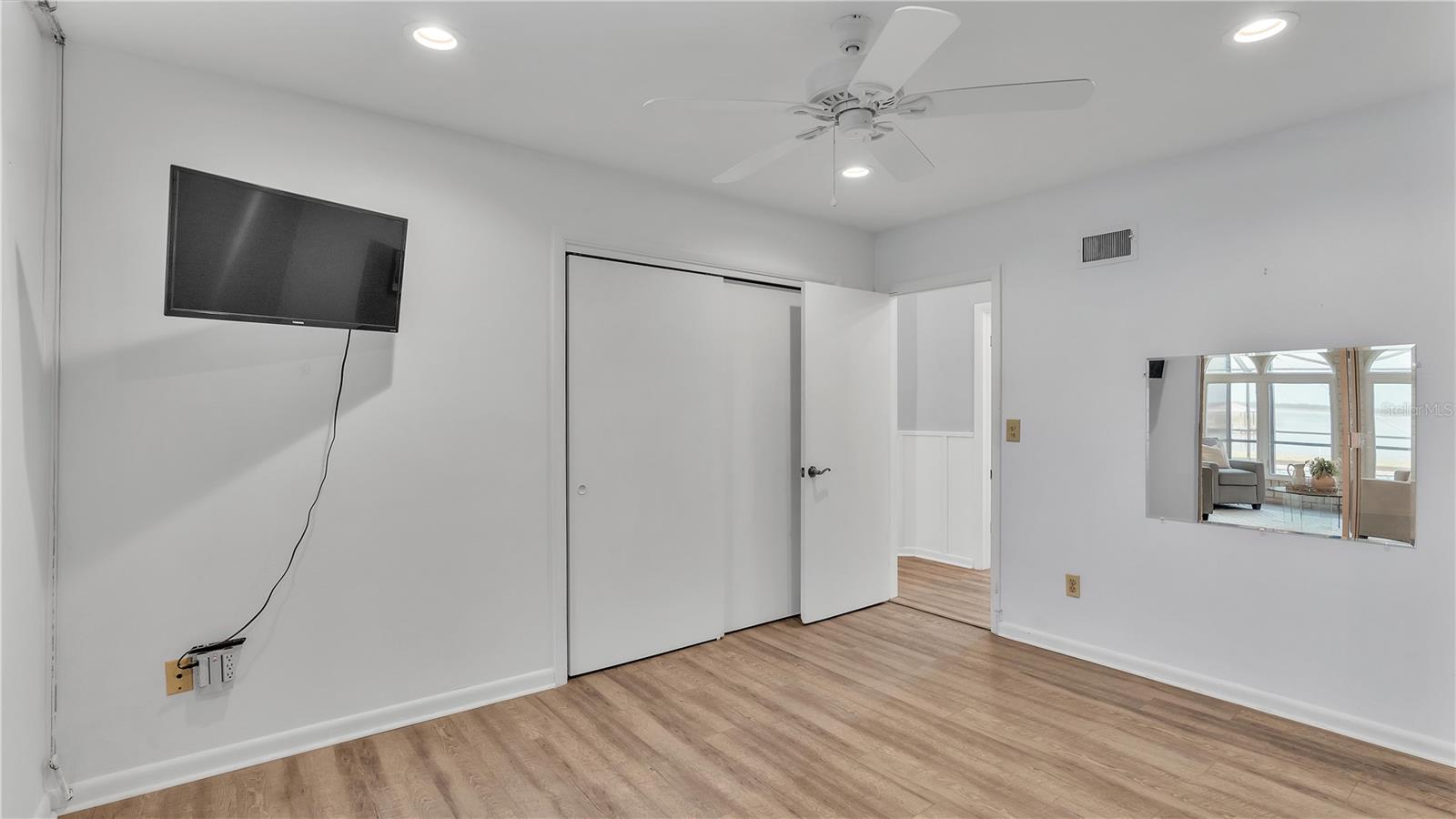 1250 W LAKE HAMILTON DR