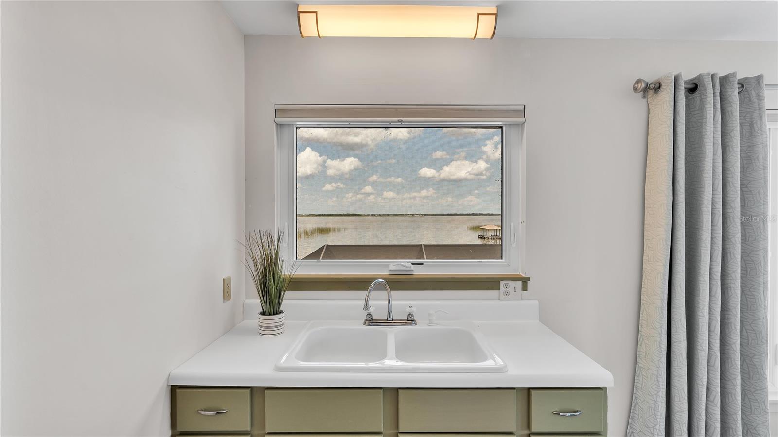 1250 W LAKE HAMILTON DR