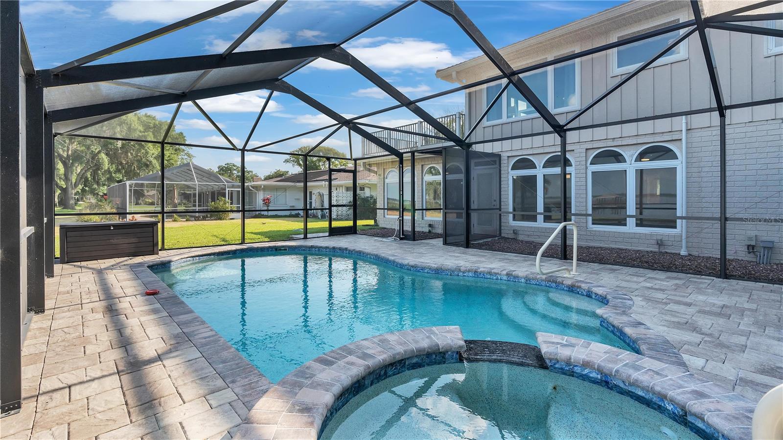 1250 W LAKE HAMILTON DR