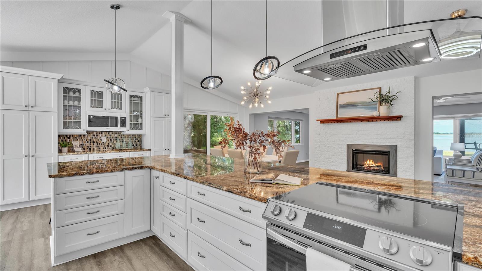 1250 W LAKE HAMILTON DR