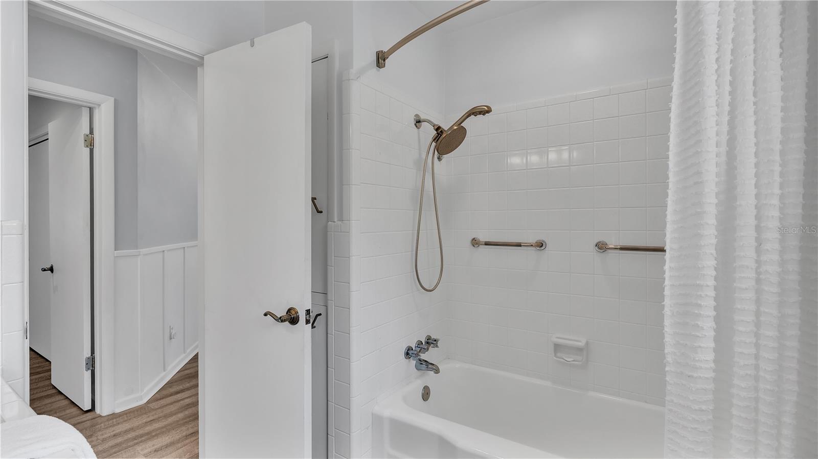 1250 W LAKE HAMILTON DR