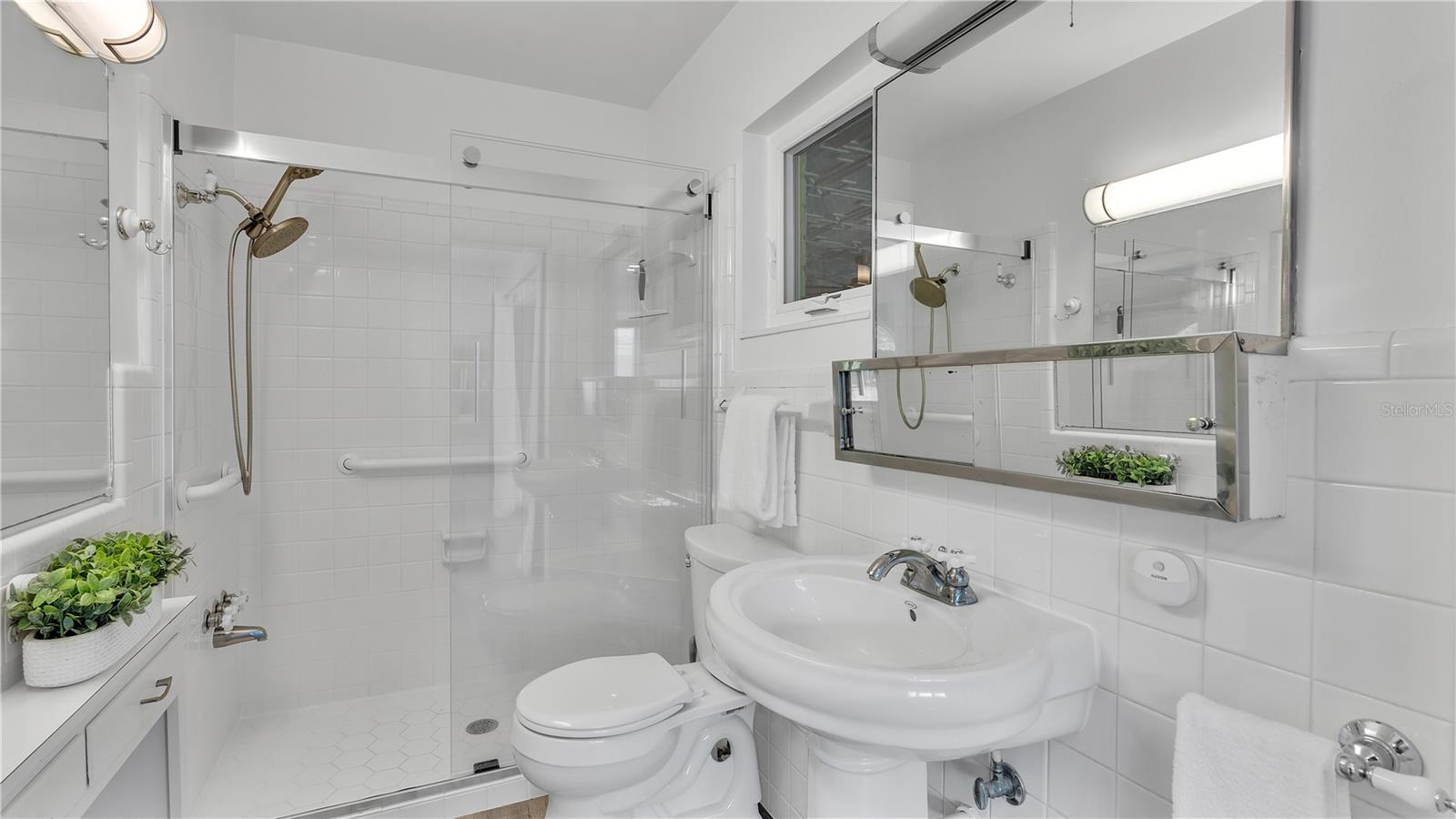 1250 W LAKE HAMILTON DR