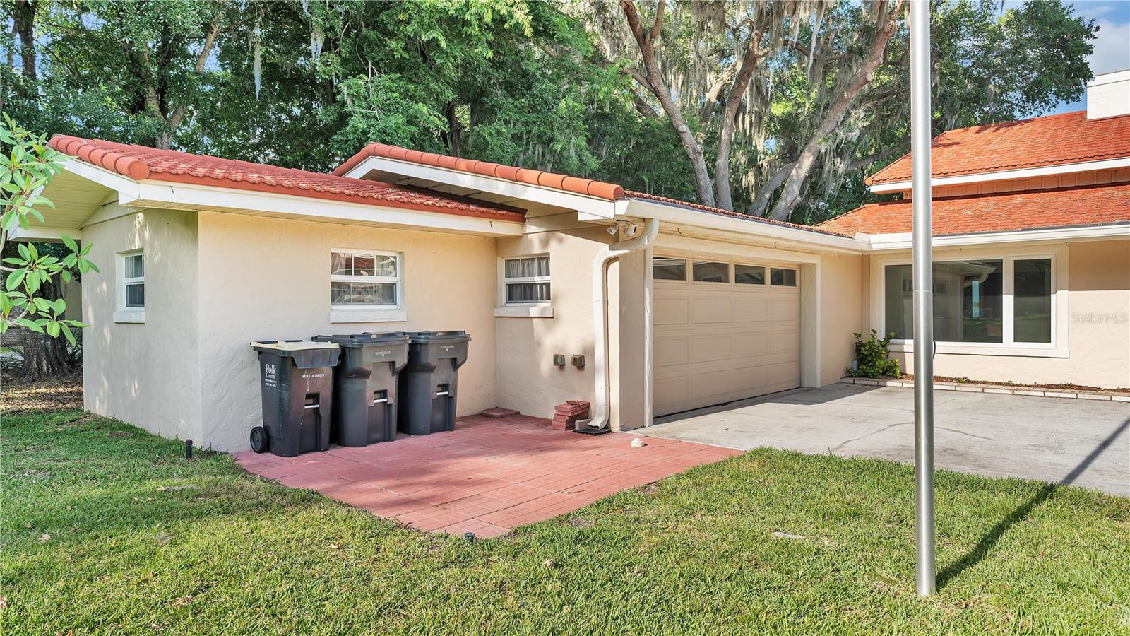 1250 W LAKE HAMILTON DR