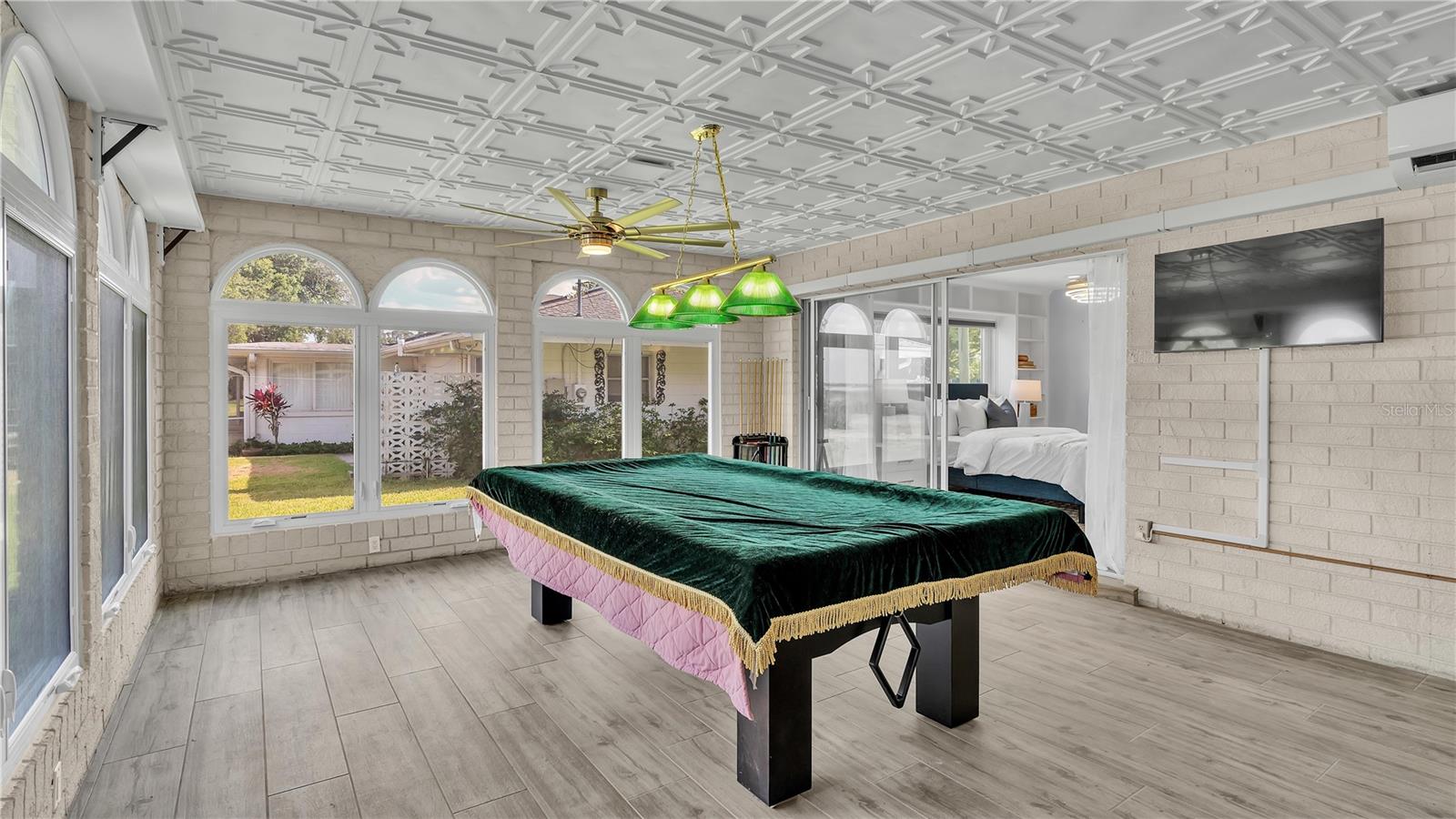 1250 W LAKE HAMILTON DR