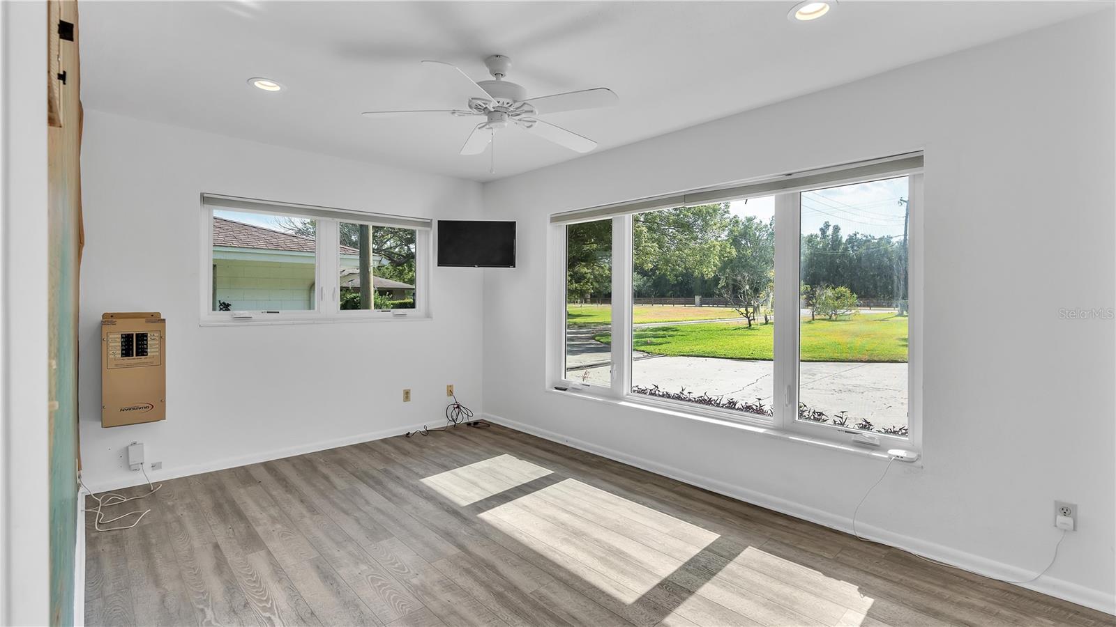 1250 W LAKE HAMILTON DR