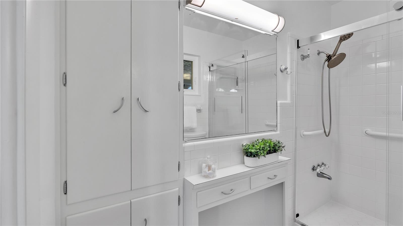 1250 W LAKE HAMILTON DR