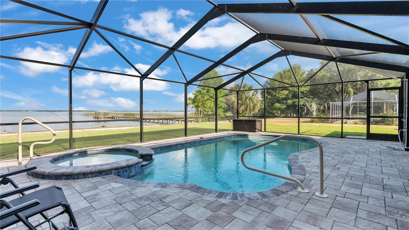 1250 W LAKE HAMILTON DR