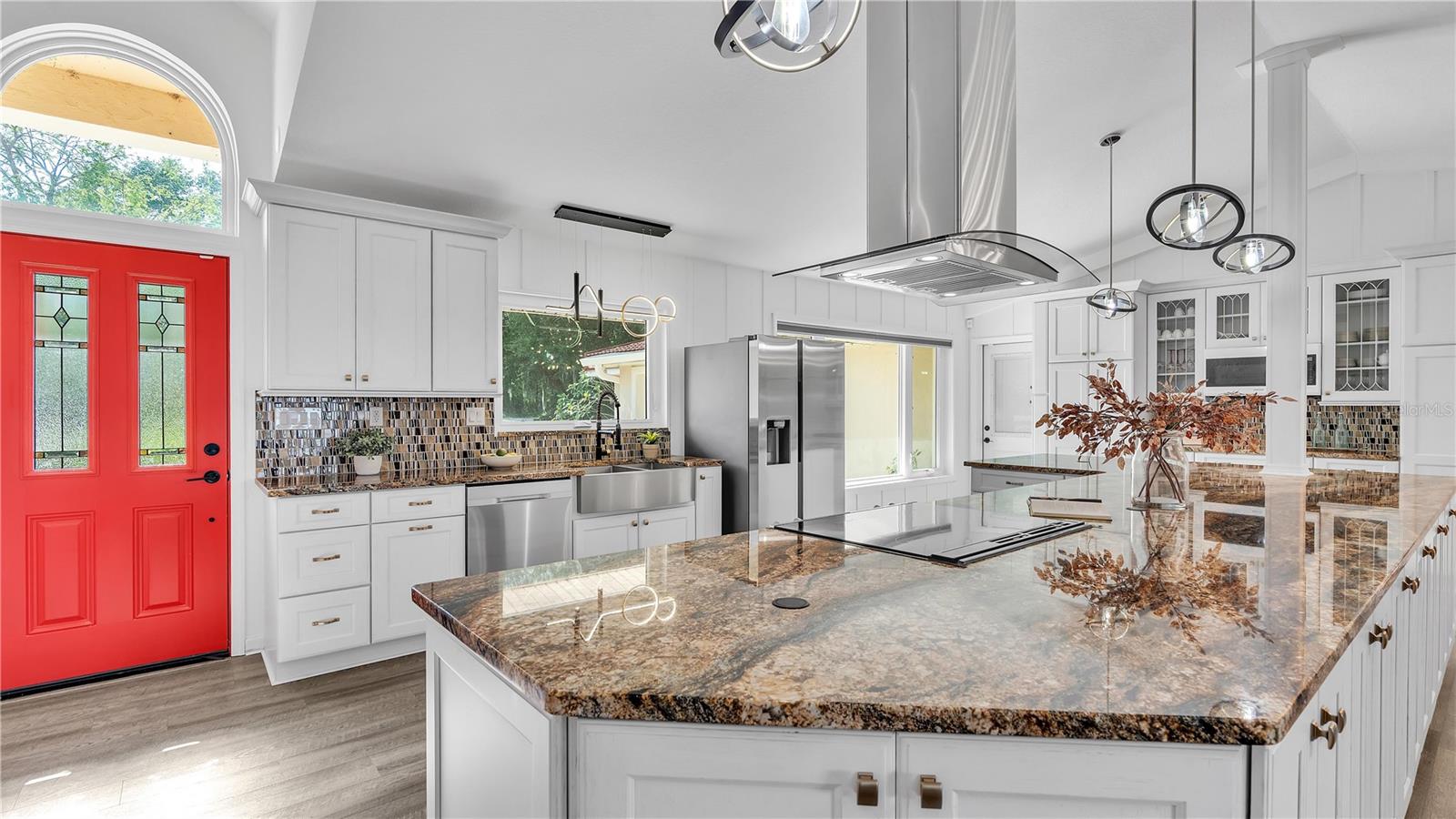 1250 W LAKE HAMILTON DR